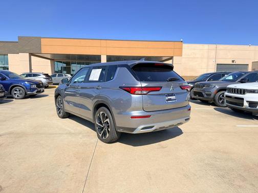 Mercury Gray Metallic 2023 Mitsubishi Outlander SE 2.5 2WD