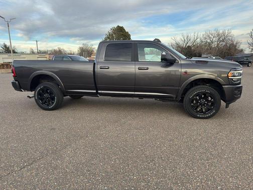 2022 RAM 3500 Laramie Crew Cab 4x4 8' Box