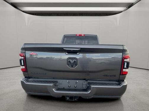 2022 RAM 3500 Laramie Crew Cab 4x4 8' Box