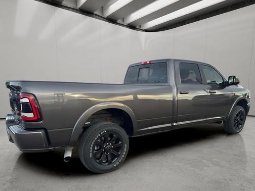 Granite Crystal Metallic Clearcoat 2022 RAM 3500 Laramie Crew Cab 4x4 8' Box