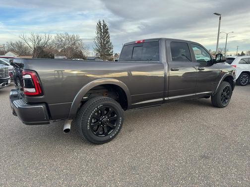 2022 RAM 3500 Laramie Crew Cab 4x4 8' Box