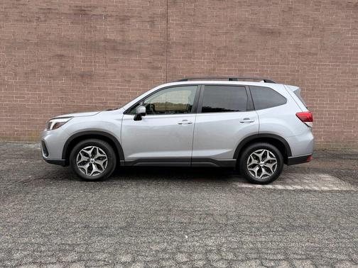 Ice Silver Metallic 2019 Subaru Forester Premium