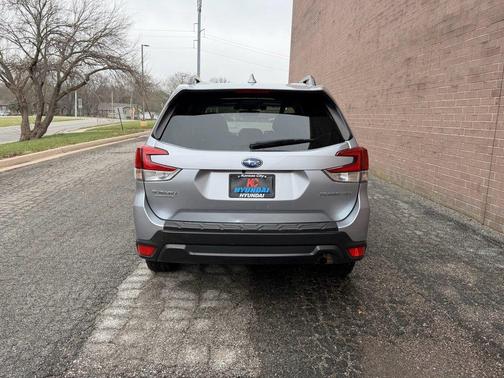 Ice Silver Metallic 2019 Subaru Forester Premium
