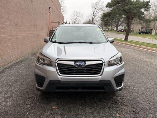 Ice Silver Metallic 2019 Subaru Forester Premium