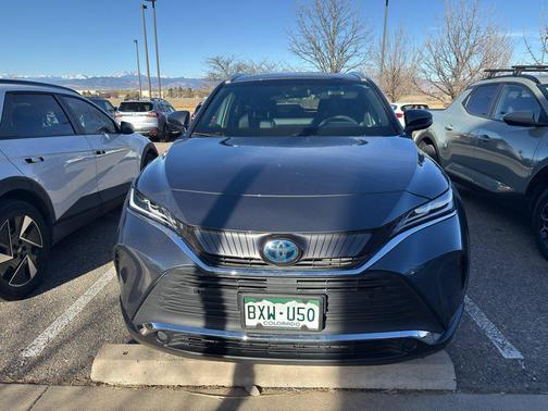 Coastal Gray Metallic 2022 Toyota Venza XLE