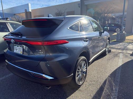 Coastal Gray Metallic 2022 Toyota Venza XLE