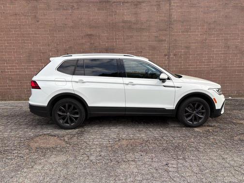 White 2022 Volkswagen Tiguan 2.0T SE
