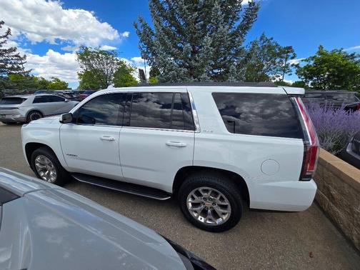 White 2017 GMC Yukon SLE