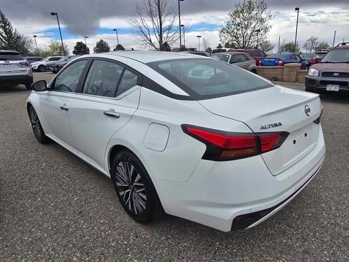 Glacier White 2025 Nissan Altima SV FWD