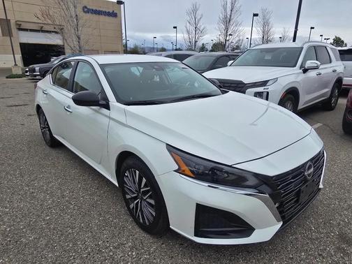 Glacier White 2025 Nissan Altima SV FWD