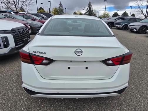 Glacier White 2025 Nissan Altima SV FWD
