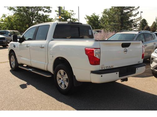 2017 Nissan Titan SV