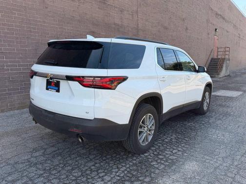 Summit White 2023 Chevrolet Traverse LT Leather