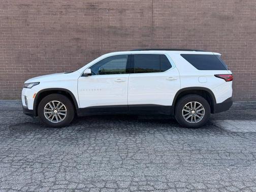 Summit White 2023 Chevrolet Traverse LT Leather