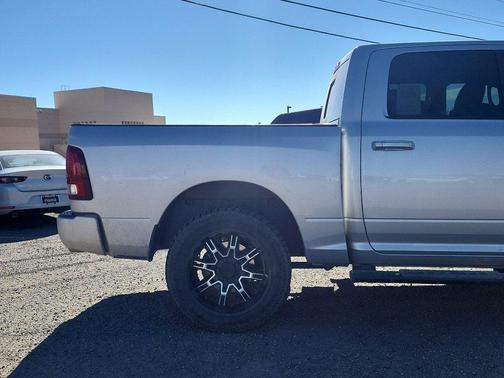 2017 RAM 1500 Night Crew Cab 4x4 5'7' Box