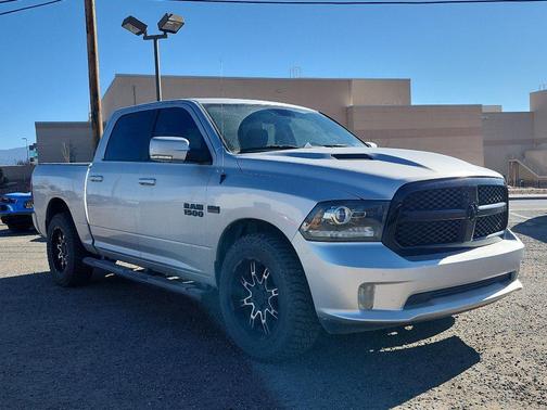 2017 RAM 1500 Night Crew Cab 4x4 5'7' Box