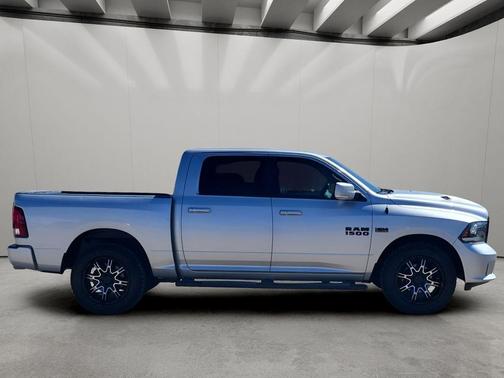 2017 RAM 1500 Night Crew Cab 4x4 5'7' Box