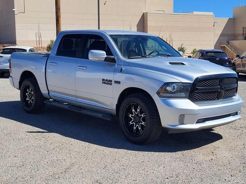 2017 RAM 1500 Night Crew Cab 4x4 5'7' Box