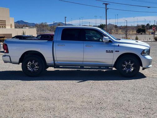 2017 RAM 1500 Night Crew Cab 4x4 5'7' Box