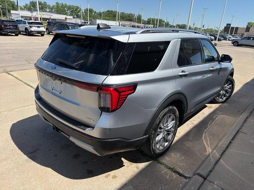 ICONIC SILVER 2025 Ford Explorer Platinum