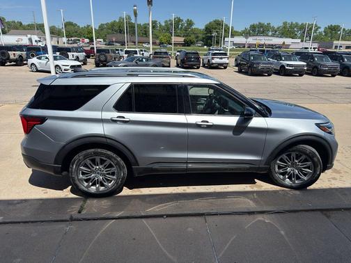 ICONIC SILVER 2025 Ford Explorer Platinum