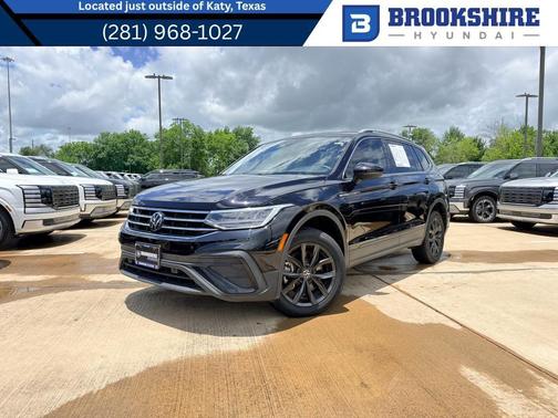 Deep Black Pearl 2024 Volkswagen Tiguan 2.0T SE