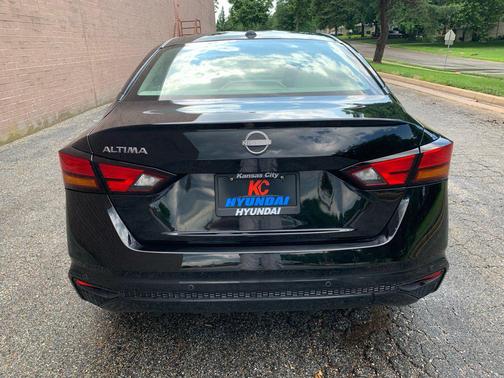 Super Black 2025 Nissan Altima SV FWD