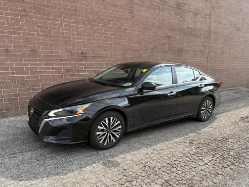 Super Black 2025 Nissan Altima SV FWD