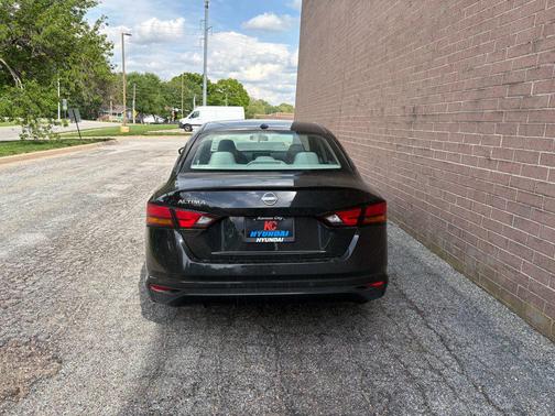 Super Black 2025 Nissan Altima SV FWD