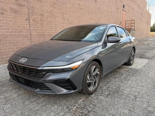 2025 Hyundai ELANTRA SEL