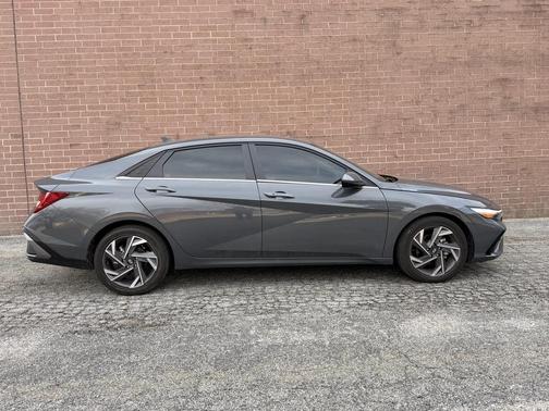 2025 Hyundai ELANTRA SEL