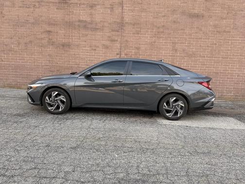 2025 Hyundai ELANTRA SEL