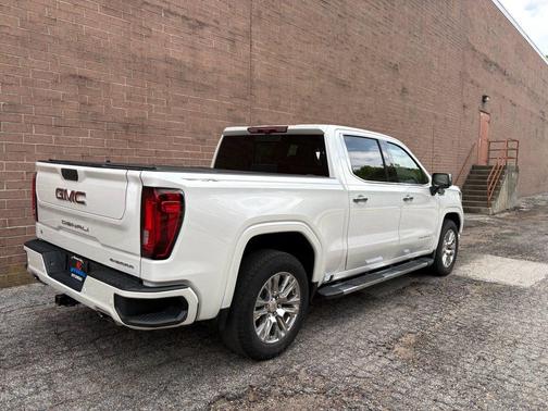 White Frost Tricoat 2022 GMC Sierra 1500 Denali