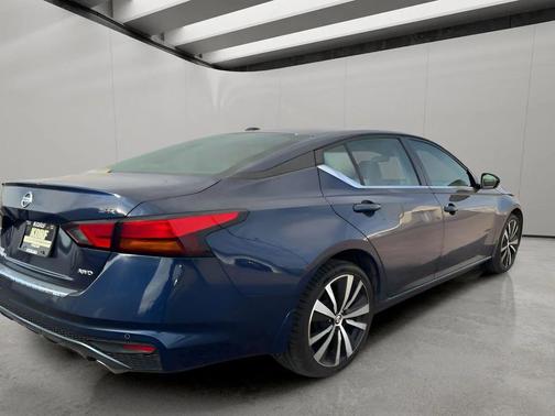 Deep Blue Pearl 2022 Nissan Altima SR Intelligent AWD