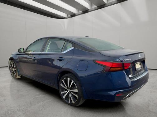Deep Blue Pearl 2022 Nissan Altima SR Intelligent AWD