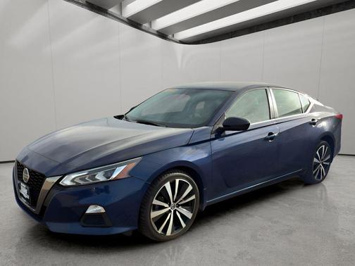 Deep Blue Pearl 2022 Nissan Altima SR Intelligent AWD