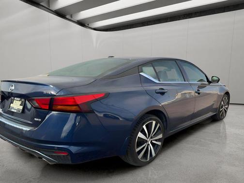 Deep Blue Pearl 2022 Nissan Altima SR Intelligent AWD