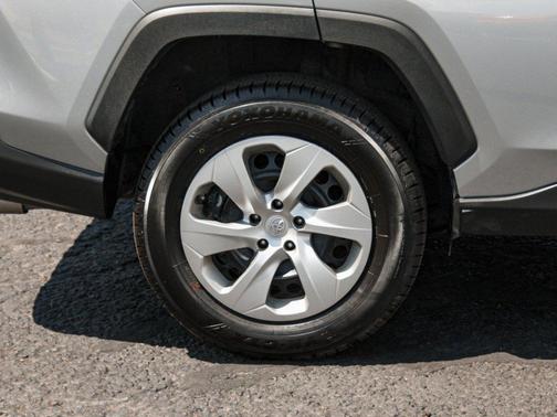 Silver Sky Metallic 2022 Toyota RAV4 LE