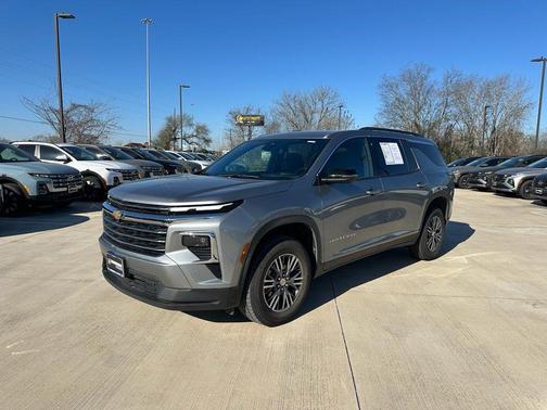 2024 Chevrolet Traverse LT