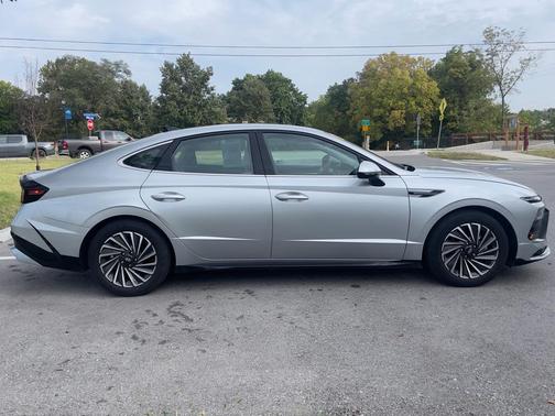 2024 Hyundai SONATA Hybrid SE
