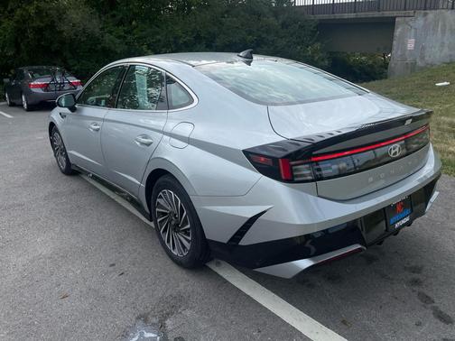 2024 Hyundai SONATA Hybrid SE