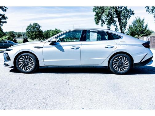 2024 Hyundai SONATA Hybrid SE
