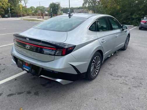 2024 Hyundai SONATA Hybrid SE