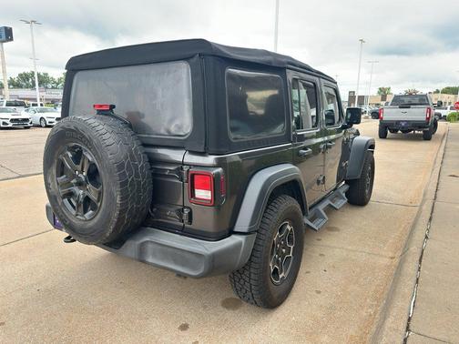 Granite Crystal Metallic Clearcoat 2018 Jeep Wrangler Unlimited Sport