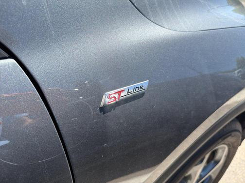 CARBONIZED GRAY METALLIC 2025 Ford Escape ST-Line Select