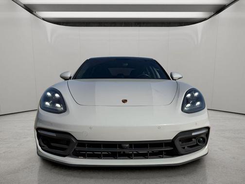 2022 Porsche Panamera 4 Platinum Edition