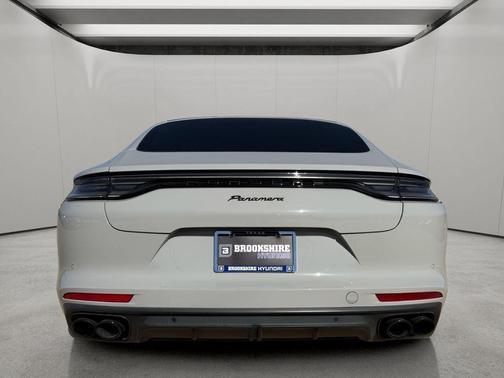 2022 Porsche Panamera 4 Platinum Edition