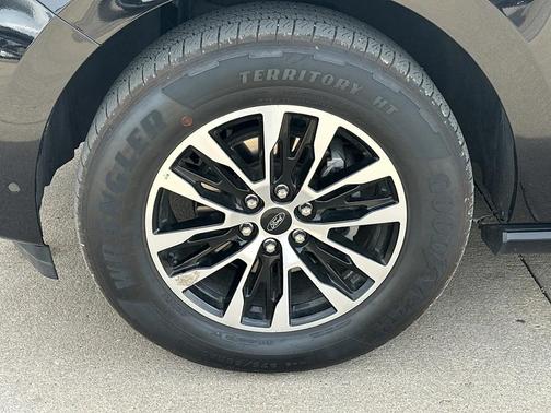 AGATE BLACK METALLIC 2025 Ford Expedition Max Platinum