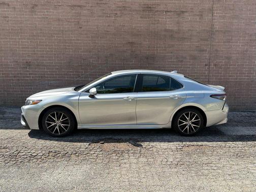 Celestial Silver Metallic 2024 Toyota Camry SE