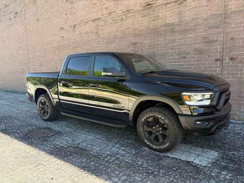 Diamond Black Crystal Pearlcoat 2023 RAM 1500 Rebel